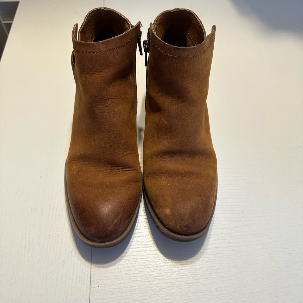 KORKS Sonya Brown Distressed Leather Zip Up Ankle Booties. Sz 6.5
